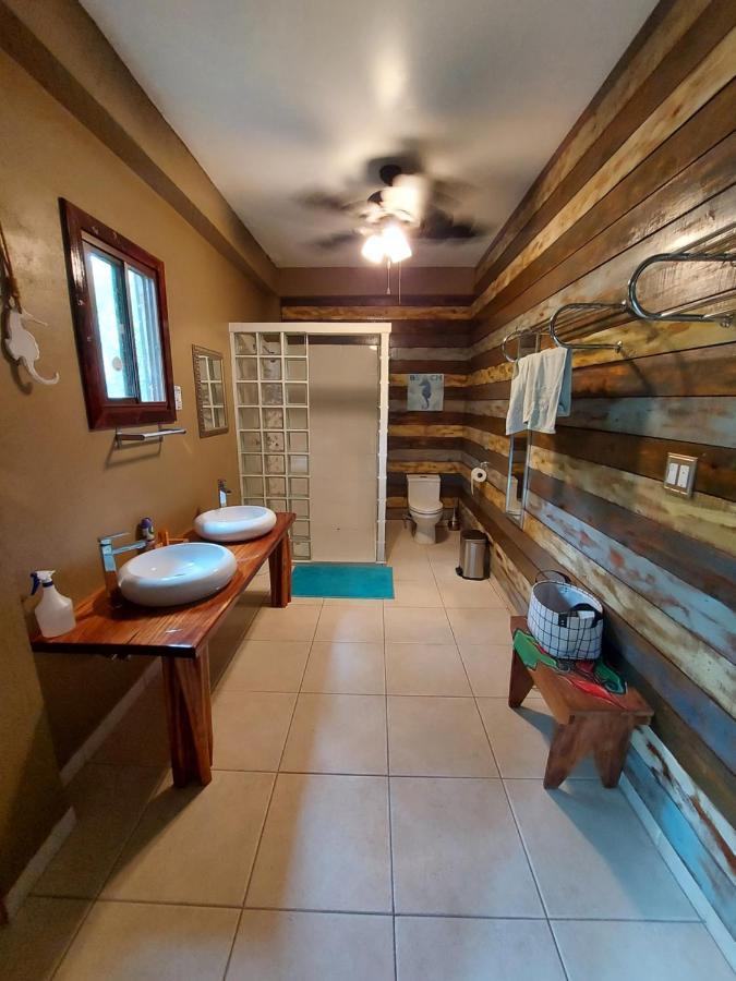 Casa Oceana Bed & Breakfast โบกัสทาวน์ ภายนอก รูปภาพ
